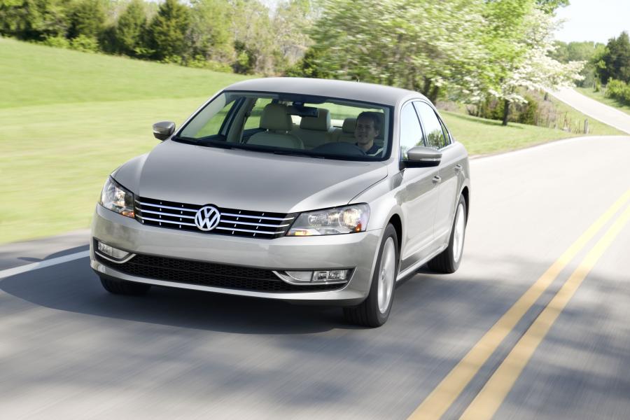  Volkswagen Passat 2011 года  (US) (фото 49 из 111)